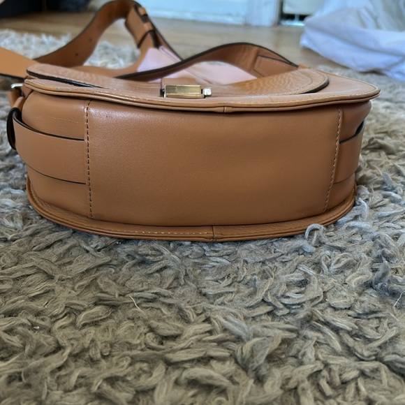 Radley London British Tan crossbody bag with gold hardware - Picture 5 of 10